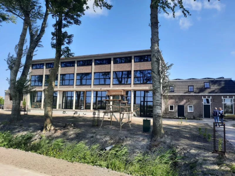 Balink Glas & Aluminium project - Van vervallen fabriek naar vakantie appartementen