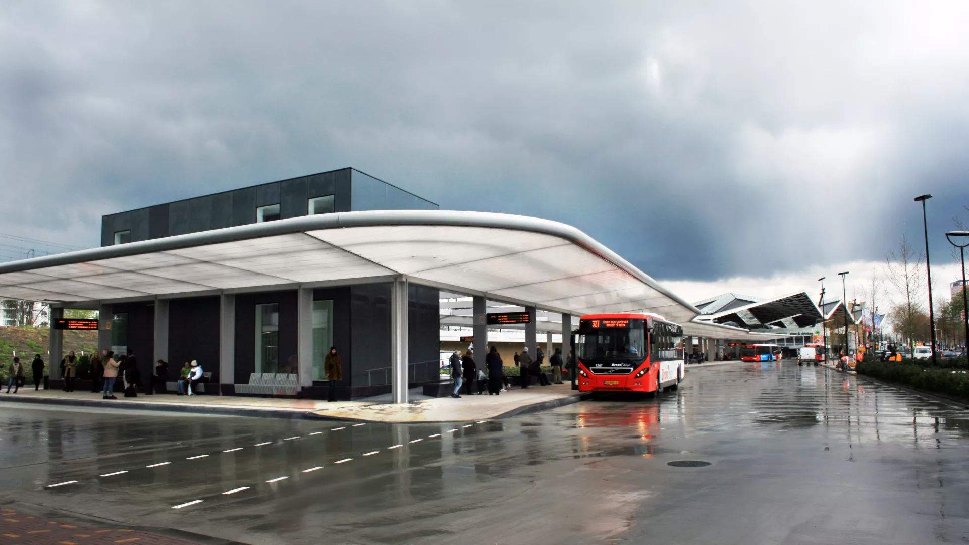 Balink Glas & Aluminium project - Glazengevelbekleding bij busstation