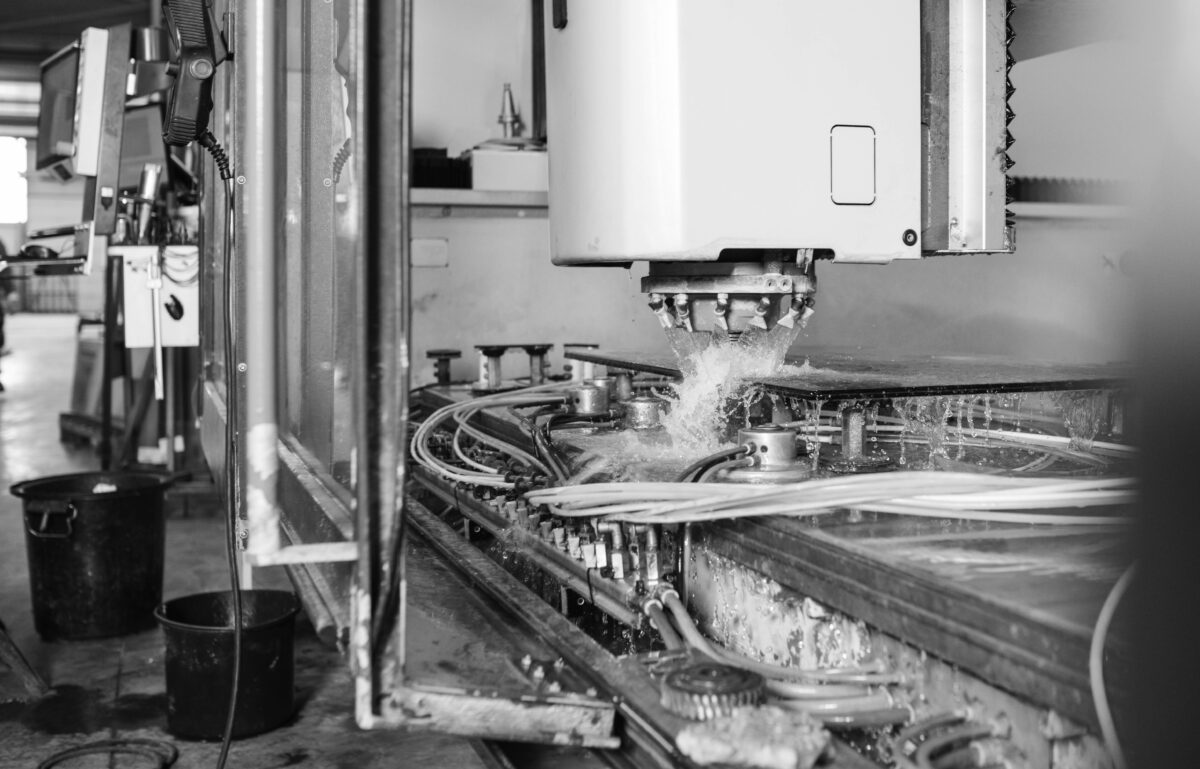 Glas Frezen en Boren &bull; Balink Glas - Waar we Moeilijk Makkelijk maken